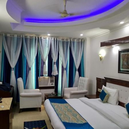 Hotel Tjs Grand Delhi  Bagian luar foto
