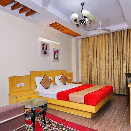 Hotel Tjs Grand Delhi  Bagian luar foto