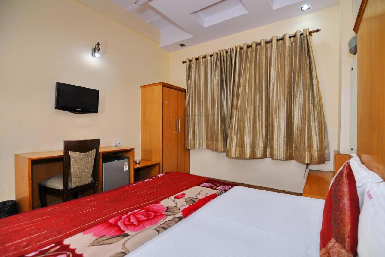 Hotel Tjs Grand Delhi  Bagian luar foto
