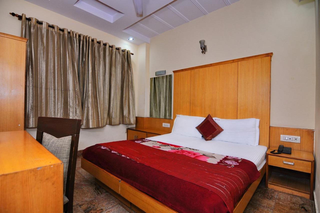Hotel Tjs Grand Delhi  Bagian luar foto