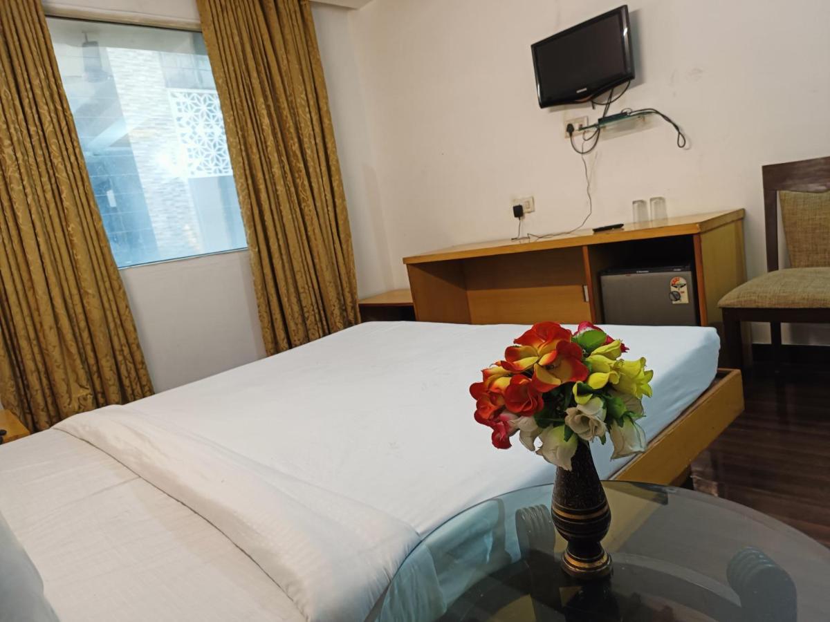 Hotel Tjs Grand Delhi  Bagian luar foto