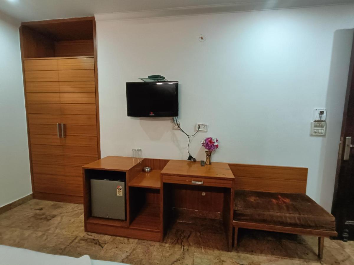 Hotel Tjs Grand Delhi  Bagian luar foto