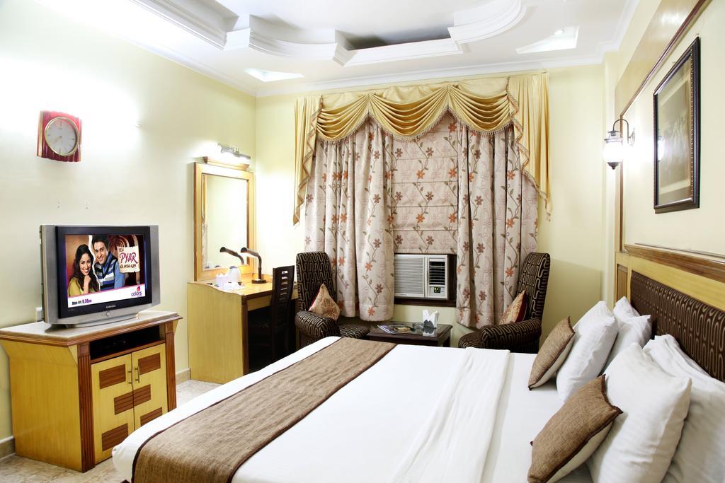 Hotel Tjs Grand Delhi  Bagian luar foto