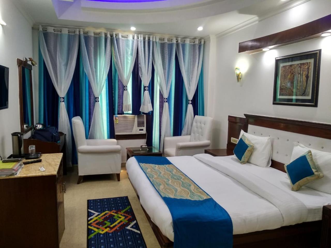 Hotel Tjs Grand Delhi  Bagian luar foto