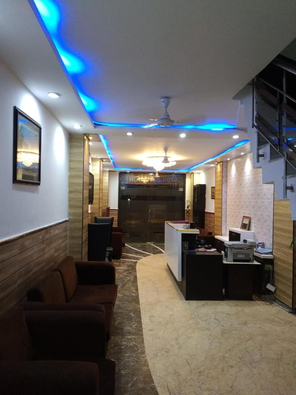 Hotel Tjs Grand Delhi  Bagian luar foto