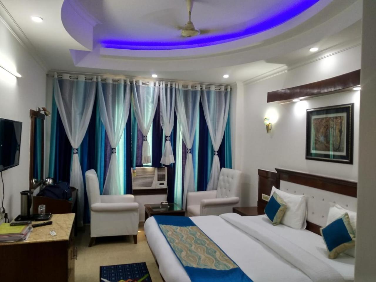 Hotel Tjs Grand Delhi  Bagian luar foto