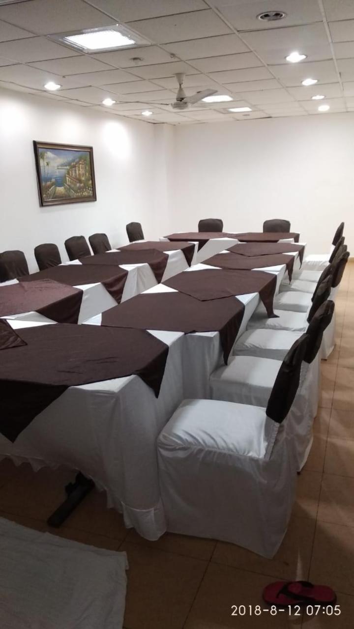Hotel Tjs Grand Delhi  Bagian luar foto