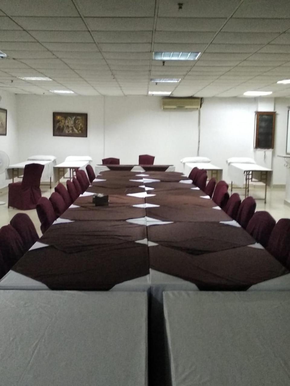 Hotel Tjs Grand Delhi  Bagian luar foto