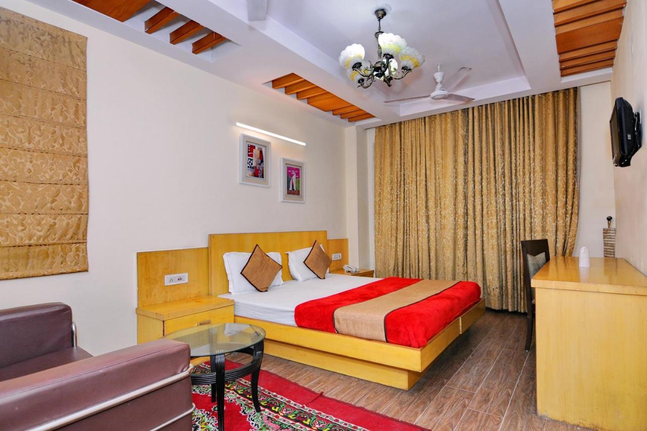 Hotel Tjs Grand Delhi  Bagian luar foto